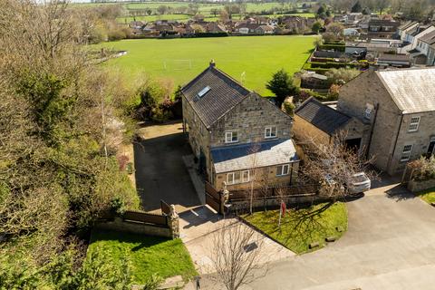 5 bed property, in Hollins Lane, £650,000