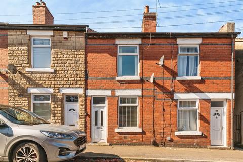 2 bed property, in Dove Street, £115,000