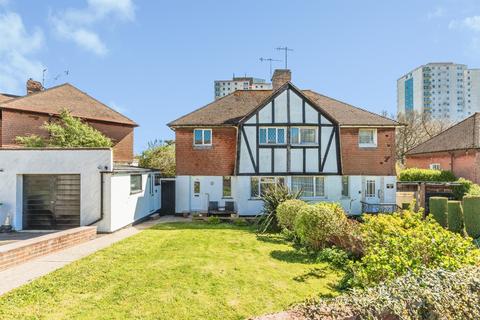 3 bed property, in Oxford Road, £300,000