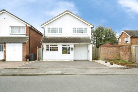 4 bed property, in Guys Cliffe Avenue, £475,000