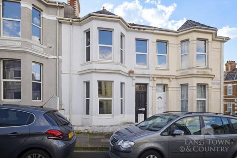4 bed property, in Grafton Road, £220,000