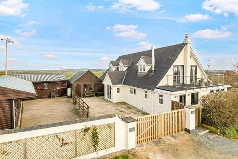 5 bed property, in Gammaton, £895,000
