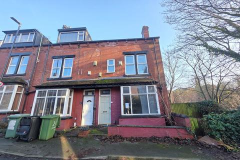 2 bed property, in The Village Street, £185,000