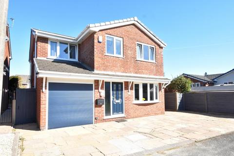 4 bed property, in Hackford Close, £450,000