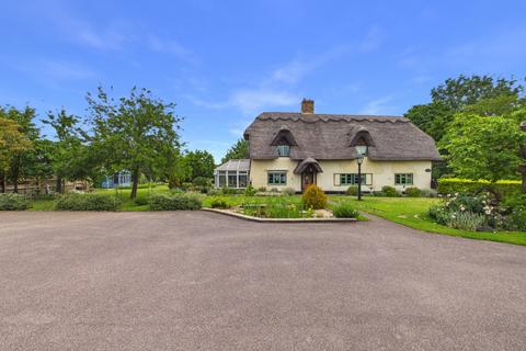 4 bed property, in High Street, £650,000