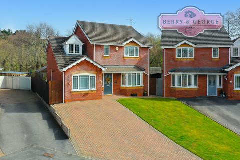 4 bed property, in Llys Y Felin, £350,000