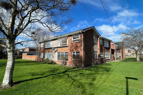 1 bed property, in Cheviot Court, £85,000