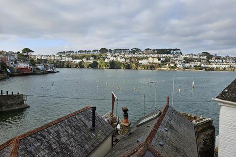 2 bed property, in The Quay, £250,000