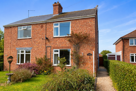 3 bed property, in Branches Lane, £159,995