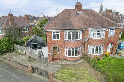 3 bed property, in Malvern Avenue, £300,000