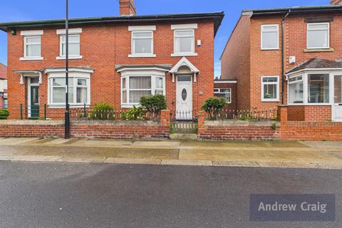 3 bed property, in Park Gate, £259,950