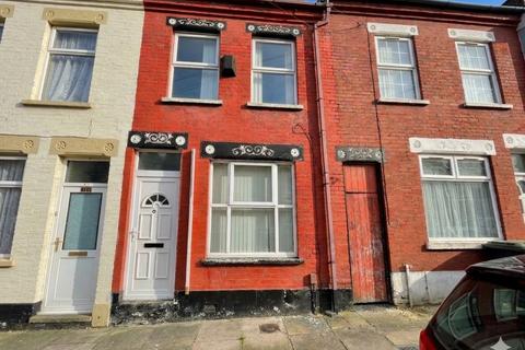 2 bed property, in Warwick Road West, £240,000