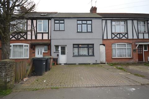 2 bed property, in Trinity Road, £315,000