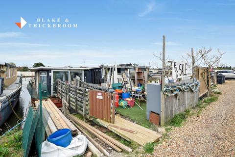 2 bed property, in Maran House Boat, £50,000