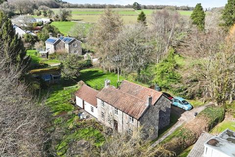 4 bed property, in Back Road, £750,000