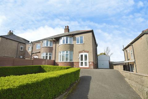 3 bed property, in Macclesfield Old Road, £320,000
