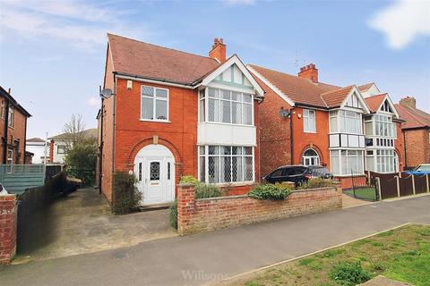 4 bed property, in Park Avenue, £250,000