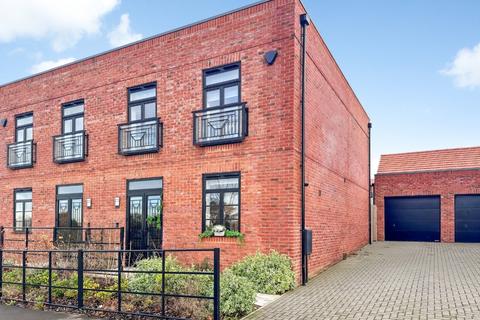 3 bed property, in 3 Broadbank Way, £400,000