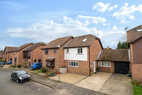 4 bed property, in Sandwich CT13, £450,000