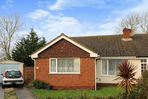 3 bed property, in Mill Close CT13, £335,000