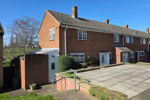 2 bed property, in West Avenue, £175,000
