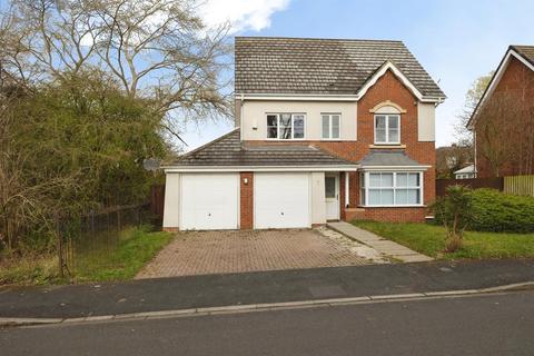 6 bed property, in Finchlay Court, £270,000
