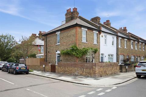 2 bed property, in Terrace Gardens, £825,000