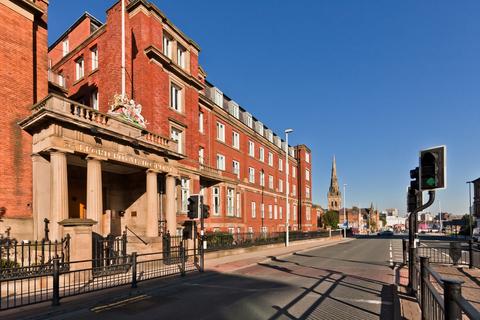 1 bed property, in The Royal, £140,000