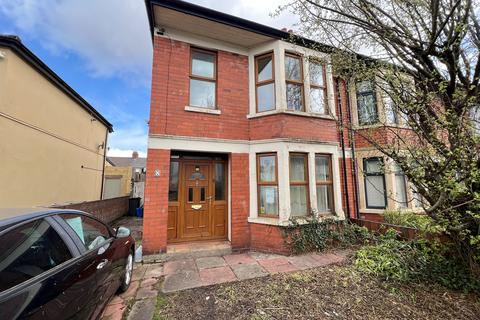 3 bed property, in Clydesmuir Road, £185,000
