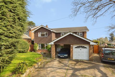 4 bed property, in Nelson Close, £800,000