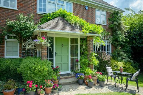 4 bed property, in Dorking Road, £875,000