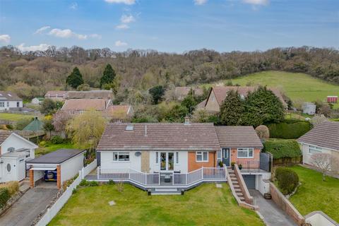 4 bed property, in The Close, £599,950