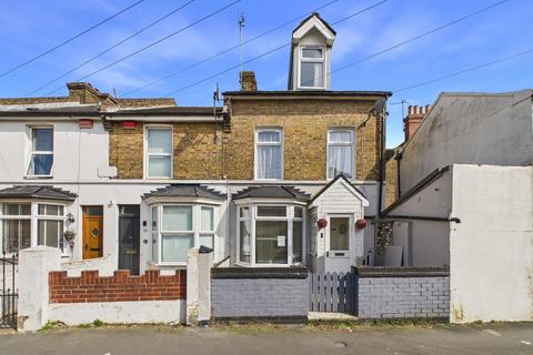 3 bed property, in Rodney Street, £195,000