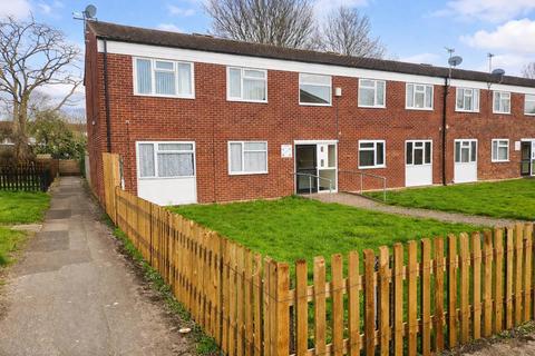 1 bed property, in Oak Croft, £90,000