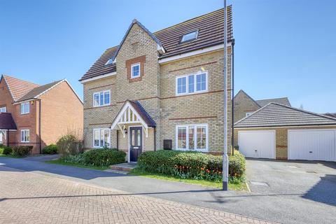 4 bed property, in Bernard Vann Close, £375,000