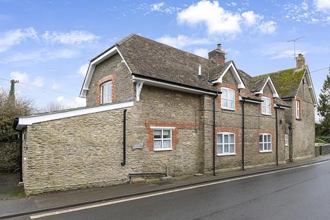 3 bed property, in Longburton, £350,000