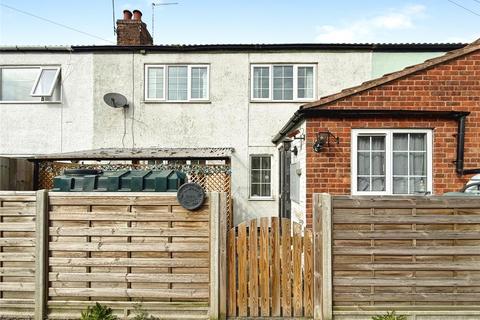3 bed property, in High Street, £90,000