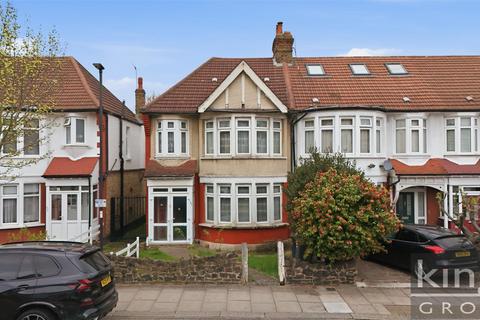 3 bed property, in Grenoble Gardens, £550,000