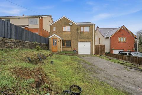 4 bed property, in Abersychan, £250,000