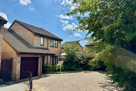 4 bed property, in Lineacre Close, £375,000