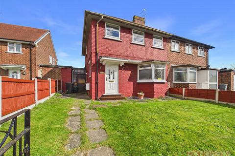 3 bed property, in Broxton Road, £170,000