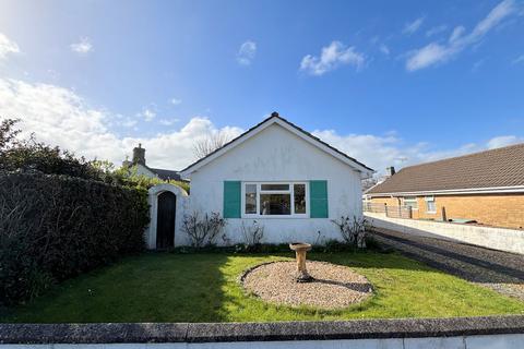 2 bed property, in Tywyn LL36, £159,500
