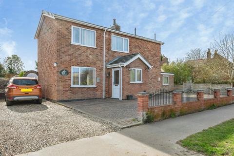 4 bed property, in Rivermead, £350,000
