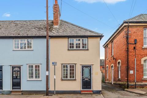 2 bed property, in High Street, £200,000