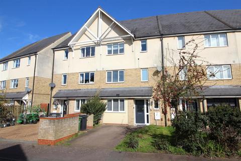 5 bed property, in Clement Drive, £350,000