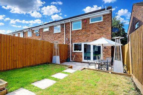3 bed property, in Tiffany Close, £315,000
