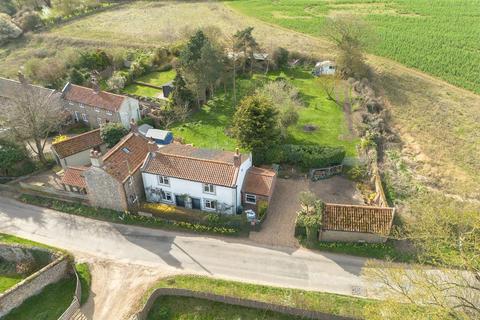 3 bed property, in Pit Street, £550,000