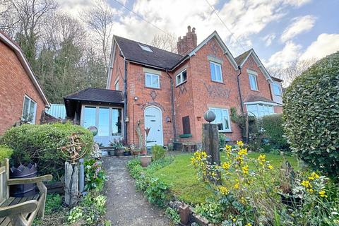 3 bed property, in Upperfields, £415,000