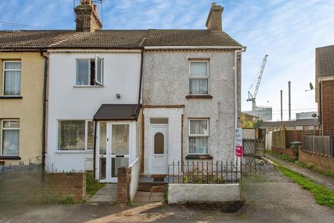 2 bed property, in Elm Road, £280,000