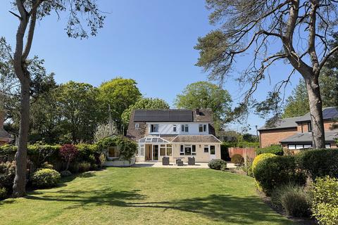 4 bed property, in Monks Walk, £799,500